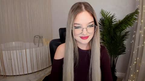 Sophia online show from January 2025 06:17:02 PM