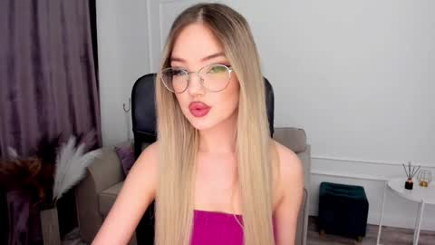 Sophia online show from January 2025 10:56:01 PM