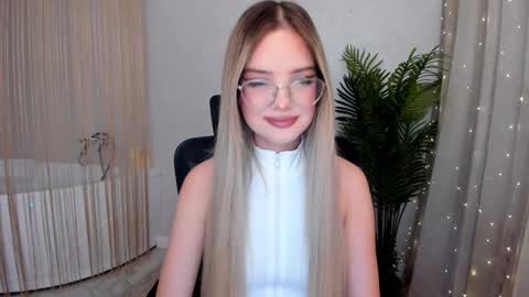 Sophia online show from January 2025 07:45:01 PM