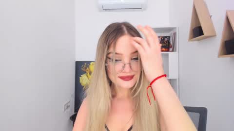 Sophia online show from January 2025 01:52:01 AM