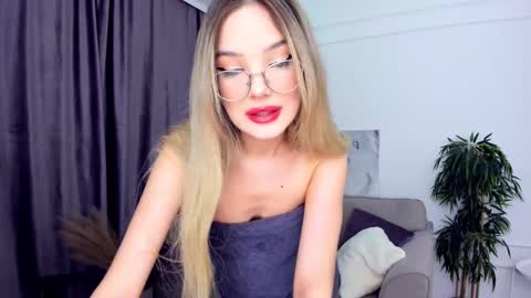 Sophia online show from February 2025 02:42:01 PM