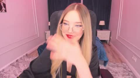 Sophia online show from February 2025 12:48:01 AM