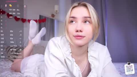 Snapshot of blue_bow chatting on February 2026 06:45:02 AM Adeline online show from February 2026 06:45:02 AM