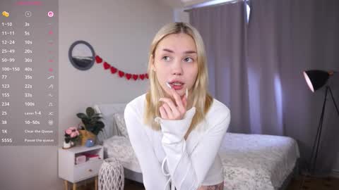 Snapshot of blue_bow chatting on March 2026 06:19:02 AM Adeline online show from March 2026 06:19:02 AM