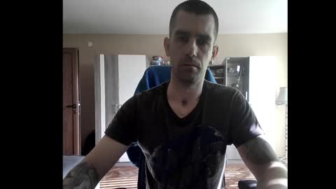 Runaway online show from November 2025 08:12:01 AM