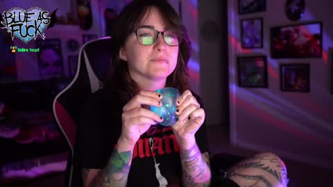 Snapshot of blueasfuck chatting on December 2024 01:25:01 AM Blue online show from December 2024 01:25:01 AM