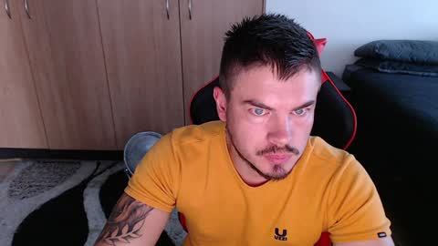 blueeyeboy0 online show from January 2025 12:38:01 PM