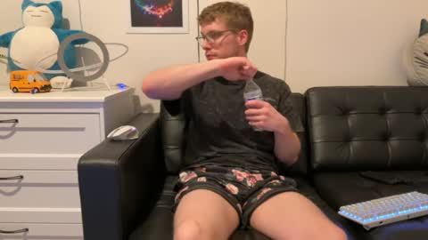 Snapshot of blueeyedtallguy chatting on January 2025 04:52:01 AM blueeyedtallguy online show from January 2025 04:52:01 AM