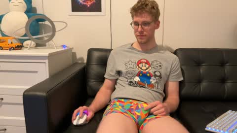 Snapshot of blueeyedtallguy chatting on January 2025 04:06:01 AM blueeyedtallguy online show from January 2025 04:06:01 AM