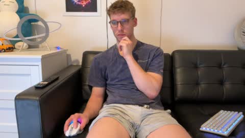 Snapshot of blueeyedtallguy chatting on January 2025 01:42:02 AM blueeyedtallguy online show from January 2025 01:42:02 AM