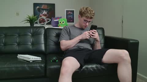 Snapshot of blueeyedtallguy chatting on September 2025 10:47:01 PM blueeyedtallguy online show from September 2025 10:47:01 PM