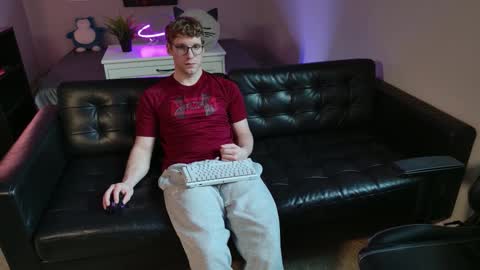 Snapshot of blueeyedtallguy chatting on January 2026 12:14:02 AM blueeyedtallguy online show from January 2026 12:14:02 AM