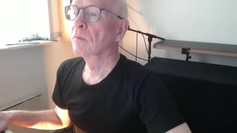 blueeyesn8 online show from October 2025 08:12:01 AM