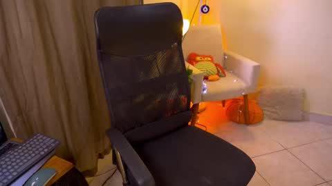 FLORAA online show from October 2025 03:53:01 PM