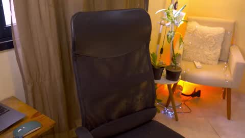 FLORAA online show from January 2026 01:48:02 PM