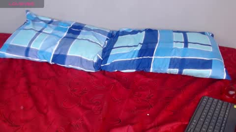 Snapshot of blueviolette chatting on December 2024 05:29:02 PM Violette 3 online show from December 2024 05:29:02 PM