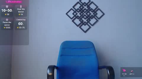 Snapshot of blueviolette chatting on February 2025 04:18:01 PM Violette 3 online show from February 2025 04:18:01 PM