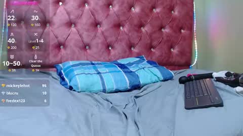 Snapshot of blueviolette chatting on February 2025 07:19:02 PM Violette 3 online show from February 2025 07:19:02 PM