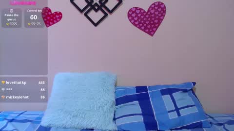 Snapshot of blueviolette chatting on March 2025 07:20:02 PM Violette 3 online show from March 2025 07:20:02 PM