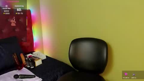 Snapshot of blueviolette chatting on October 2025 08:09:02 PM Violette 3 online show from October 2025 08:09:02 PM