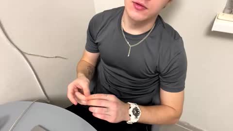 bob_bucks online show from February 2026 10:21:01 PM