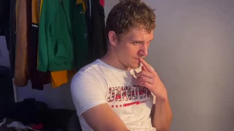 Snapshot of bob_bucks chatting on August 2026 08:44:01 PM bob_bucks online show from August 2026 08:44:01 PM