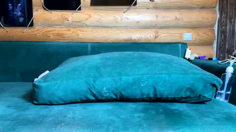 Nail and Olivia online show from November 2025 10:51:01 AM