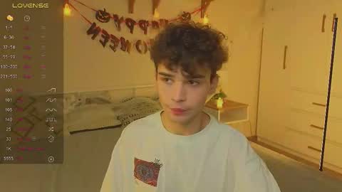 Snapshot of boicute chatting on November 2025 11:01:02 AM ALEXPVT IS OPEN online show from November 2025 11:01:02 AM