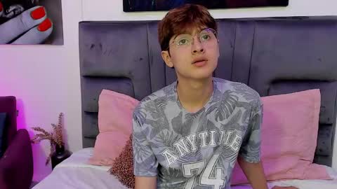 Snapshot of boleyn_lovell chatting on December 2024 07:53:02 PM Boleyn online show from December 2024 07:53:02 PM