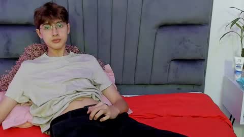 Snapshot of boleyn_lovell chatting on December 2024 09:40:01 PM Boleyn online show from December 2024 09:40:01 PM