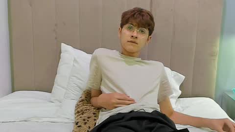 Snapshot of boleyn_lovell chatting on January 2025 10:01:01 PM Boleyn online show from January 2025 10:01:01 PM