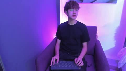 Snapshot of boleyn_lovell chatting on February 2025 01:03:02 PM Boleyn online show from February 2025 01:03:02 PM