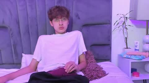 Snapshot of boleyn_lovell chatting on February 2025 12:08:01 PM Boleyn online show from February 2025 12:08:01 PM