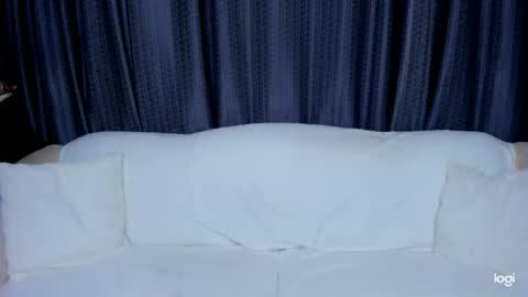 Snapshot of bom_bonx chatting on October 2025 03:45:01 PM Amy online show from October 2025 03:45:01 PM