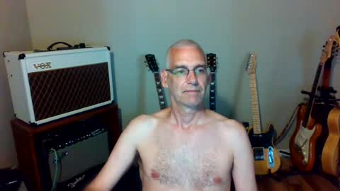 Snapshot of bomec40 chatting on July 2026 11:23:02 AM Carl online show from July 2026 11:23:02 AM