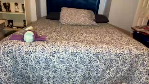 FRECKLES online show from January 2025 12:56:01 PM