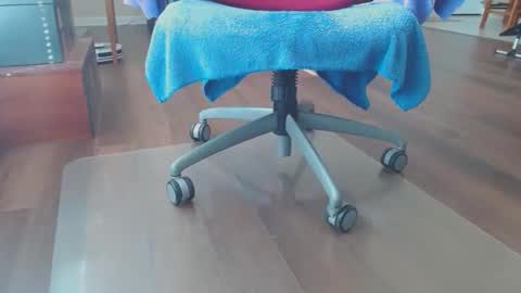 Snapshot of bone2play chatting on December 2025 02:45:02 PM FRECKLES online show from December 2025 02:45:02 PM