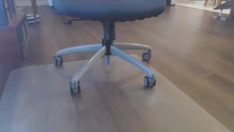 Snapshot of bone2play chatting on December 2025 01:07:01 PM FRECKLES online show from December 2025 01:07:01 PM