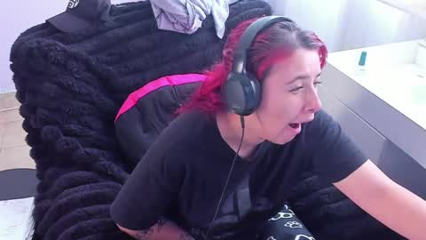 Bonnie Help me reach 500 likes online show from October 2025 05:12:02 PM