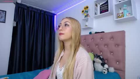 Soffy Brooks Independent model online show from October 2025 03:25:01 AM