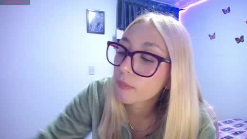 Soffy Brooks Independent model online show from April 2026 04:49:02 AM