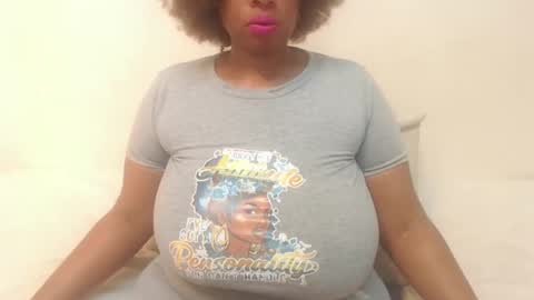 Snapshot of boobyqueen24 chatting on February 2025 04:13:02 PM boobyqueen online show from February 2025 04:13:02 PM