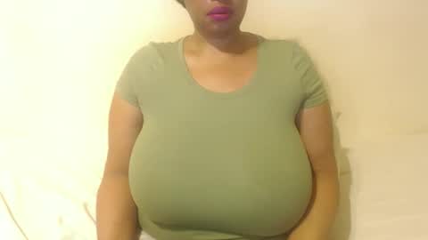 Snapshot of boobyqueen24 chatting on September 2025 01:38:01 AM boobyqueen online show from September 2025 01:38:01 AM