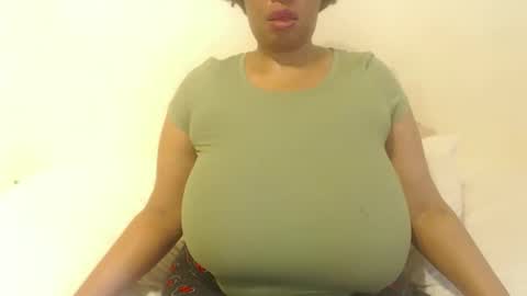 Snapshot of boobyqueen24 chatting on September 2025 02:40:02 PM boobyqueen online show from September 2025 02:40:02 PM