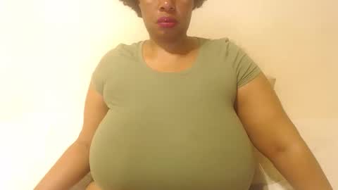 Snapshot of boobyqueen24 chatting on October 2025 06:27:02 PM boobyqueen online show from October 2025 06:27:02 PM