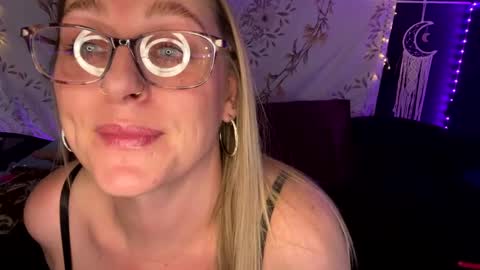 BossMom online show from March 2025 02:04:01 AM