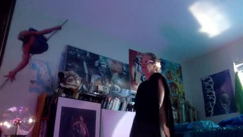 Bottomboo7 online show from October 2025 12:01:02 PM