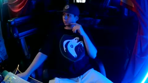 Bowerboi1217 online show from May 2026 02:49:01 AM