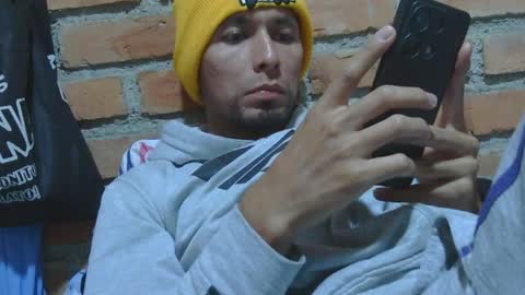 Snapshot of boycumlatino21 chatting on April 2026 12:19:01 AM Boy online show from April 2026 12:19:01 AM