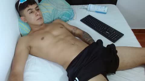 Snapshot of boyg_hots chatting on March 2025 09:15:01 PM boyg_hots online show from March 2025 09:15:01 PM